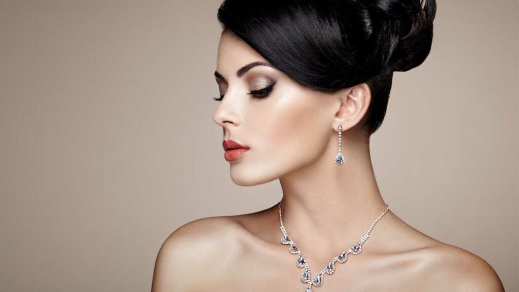 Conheça todos os tipos de jóias riviera para usar no seu look