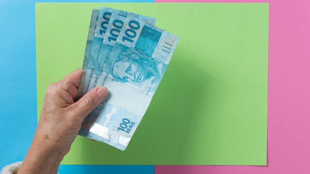 Governo autoriza pagamento de salário mínimo a grupo especial -