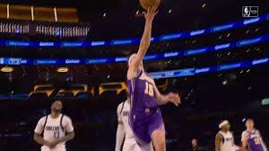 LeBron James brilha em vitória dos Lakers sobre Mavericks