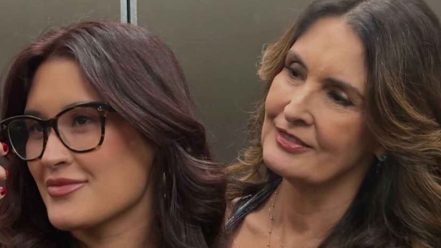 Filha de Fátima Bernardes posta foto rara com a mãe