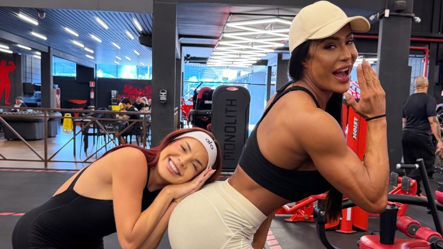 Gkay e Gracyanne celebram treino juntas em academia de famosos