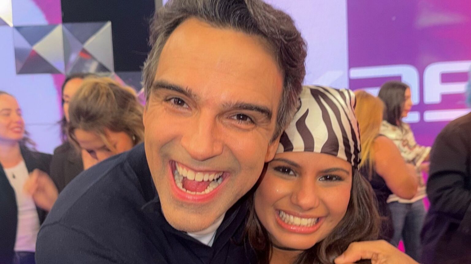 Tadeu Schmidt chama ex-BBB Gabriela de 'panquequinha