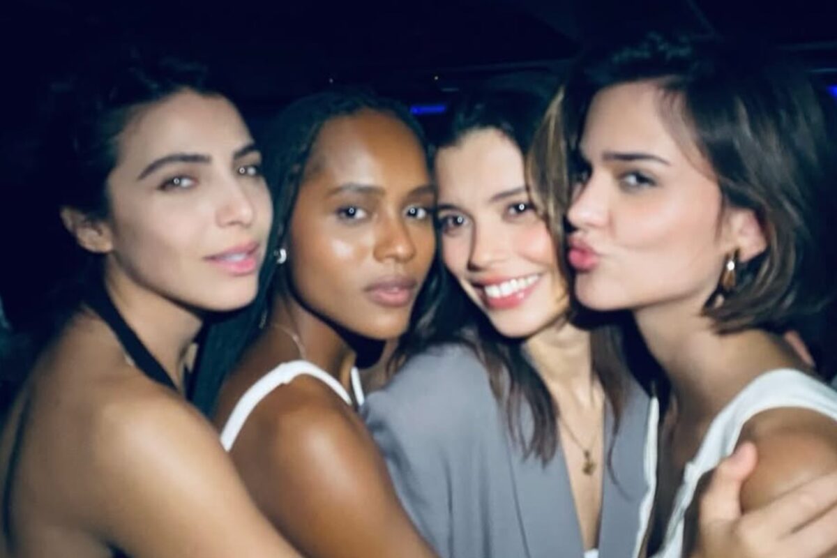 Atrizes de 'A Nobreza do Amor' curtem noitada e ganham elogios