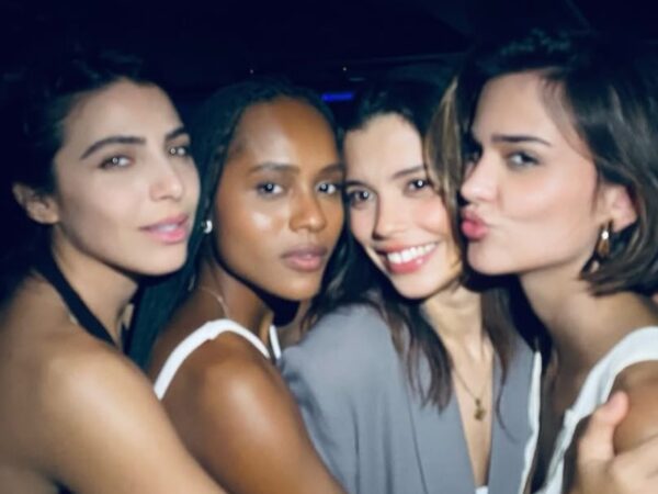 Atrizes de 'A Nobreza do Amor' curtem noitada e ganham elogios
