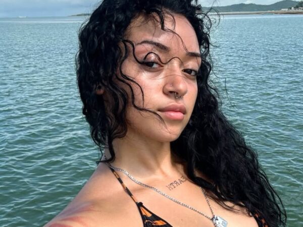 Filha de Carla Perez justifica ausência na web: 'Amo ficar em paz