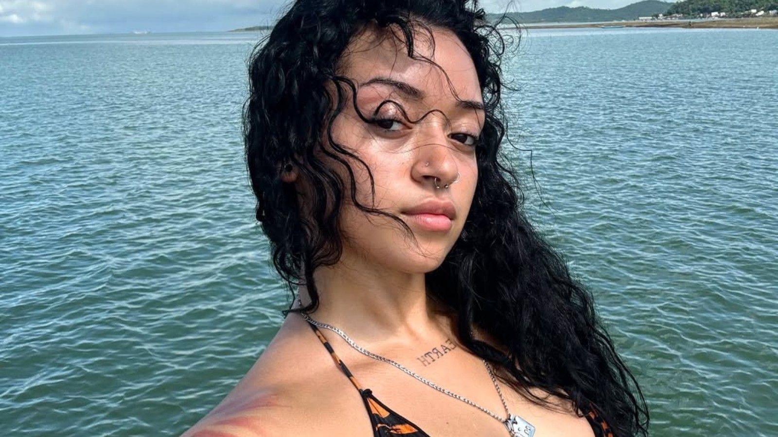 Filha de Carla Perez justifica ausência na web: 'Amo ficar em paz
