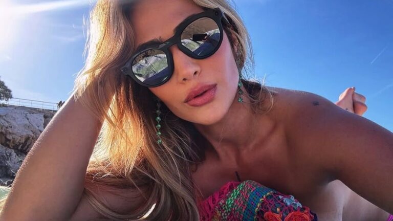 Filha de Leonardo faz topless na Espanha e amou