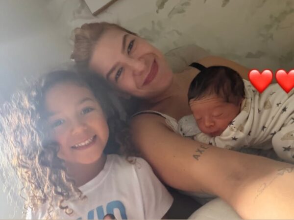 Lore Improta mostra Levi sendo paparicado por Liz após alta