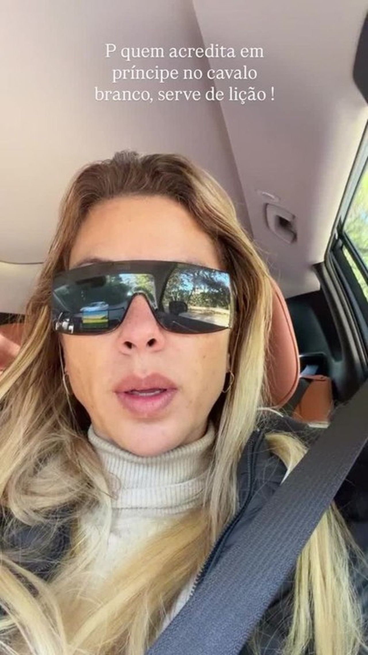 Mari Menezes é processada e proibida de citar ex-namorado