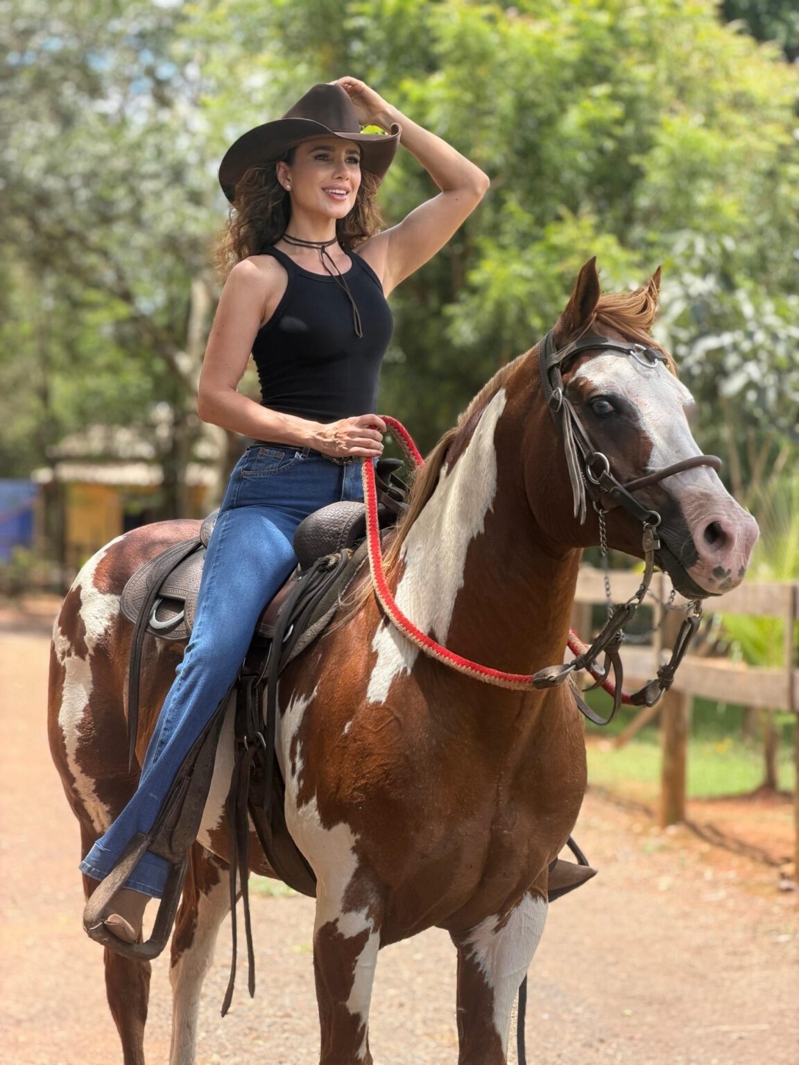 Paula Fernandes detona hotel em Portugal por deboche