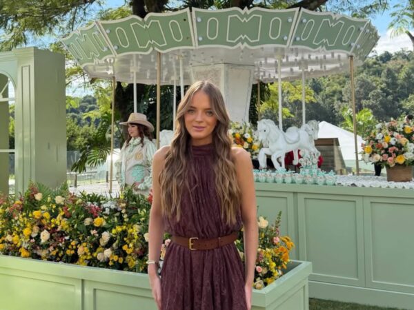 Rafaella Justus exibe look elegante em aniversário da irmã Vicky