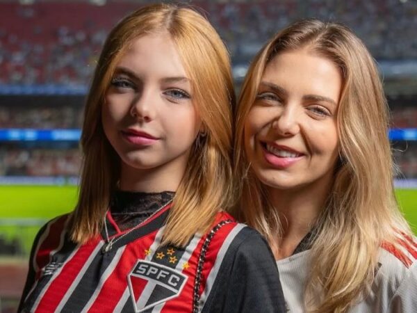 Sheila Mello e filha Brenda impressionam com semelhança