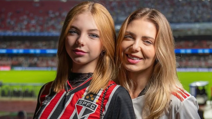 Sheila Mello e filha Brenda impressionam com semelhança