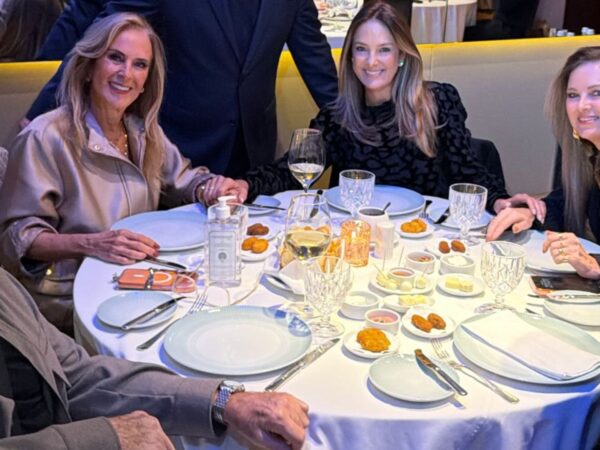Ticiane Pinheiro celebra 60 anos de casamento dos pais