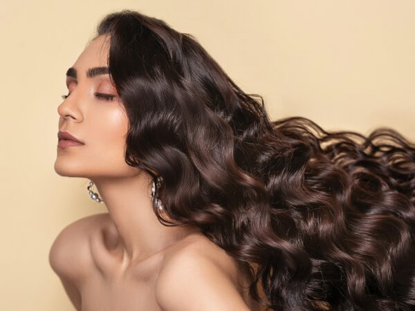 Vinagre de maçã no cabelo: o truque de brilho funciona?