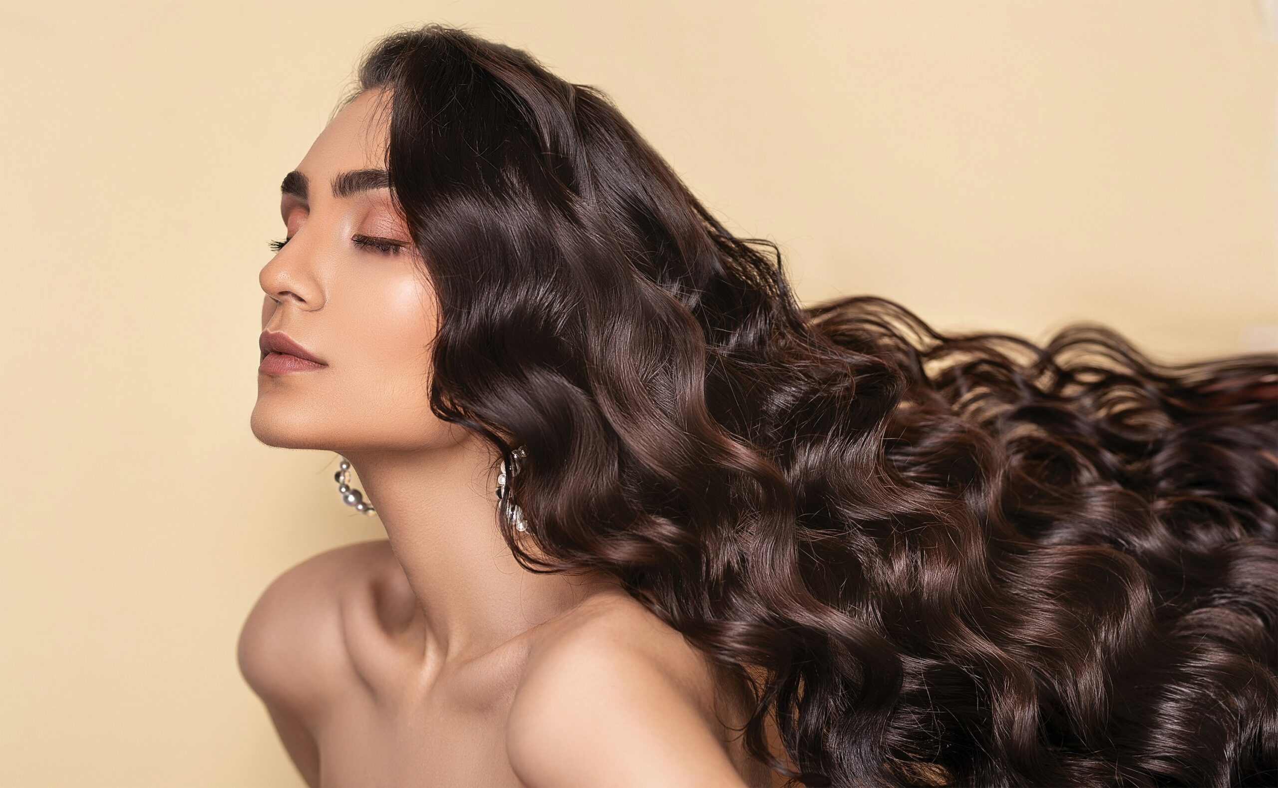 Vinagre de maçã no cabelo: o truque de brilho funciona?