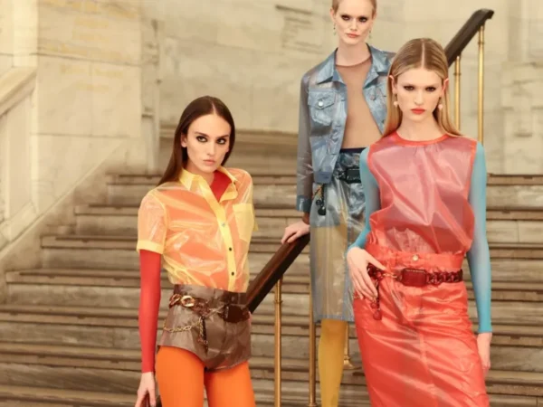 Marc Jacobs: primavera 2027 com cores elétricas e PVC
