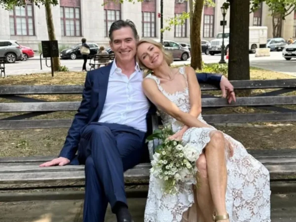 Naomi Watts declara amor ao marido Billy Crudup em rara foto