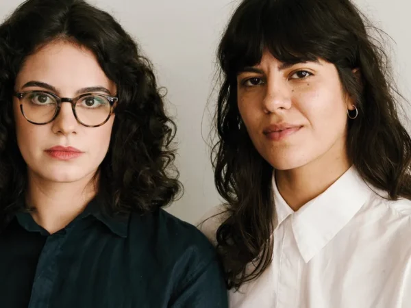 Novo livro expõe como grupos antiaborto manipulam mulheres no Brasil
