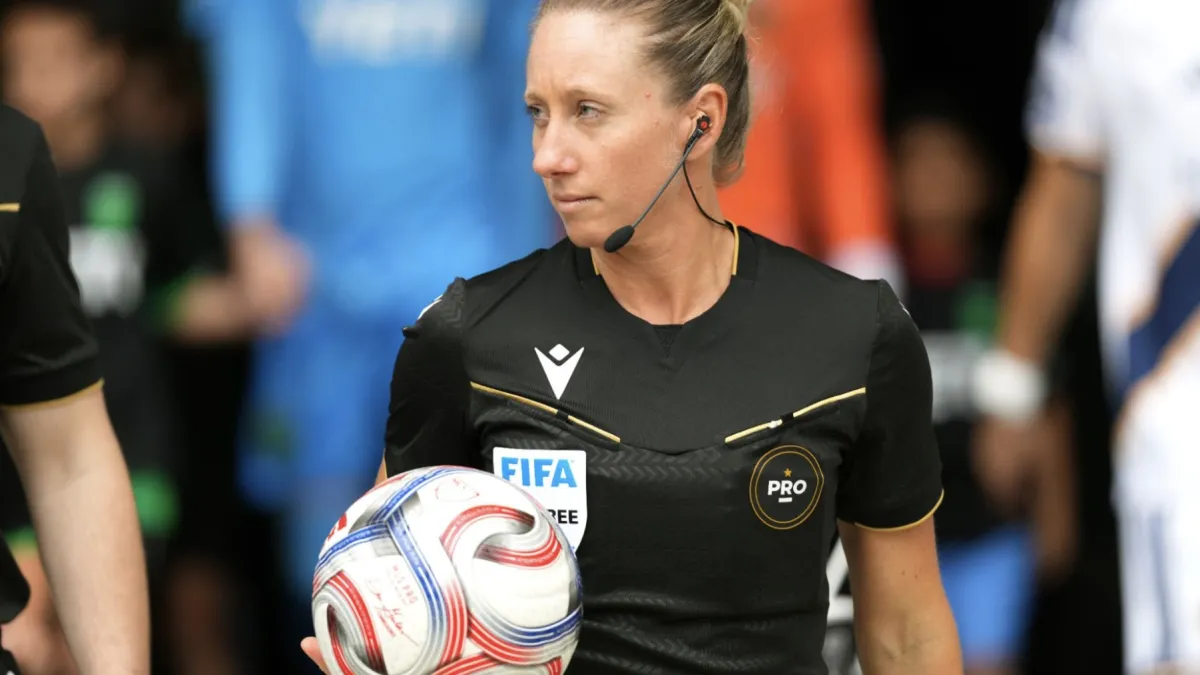 Tori Penso faz história como 1ª mulher a apitar na Copa de 2026
