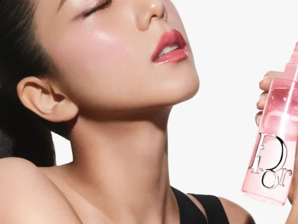 Dior lança bruma híbrida que fixa maquiagem por 24h