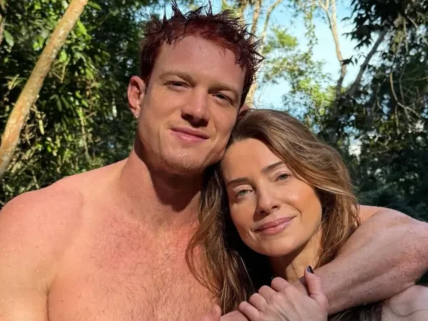 Leticia Spiller curte cachoeira com os filhos Pedro Novaes e Stella