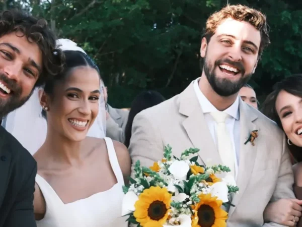 Larissa Manoela e André Frambach em casamento de amigos