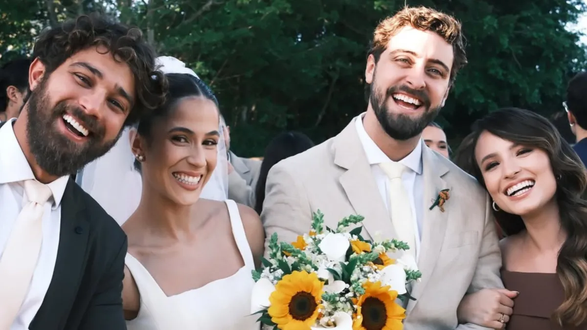 Larissa Manoela e André Frambach em casamento de amigos