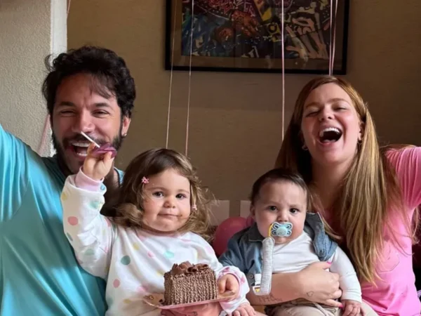 Eliezer explica por que filha de 3 anos não está na escola