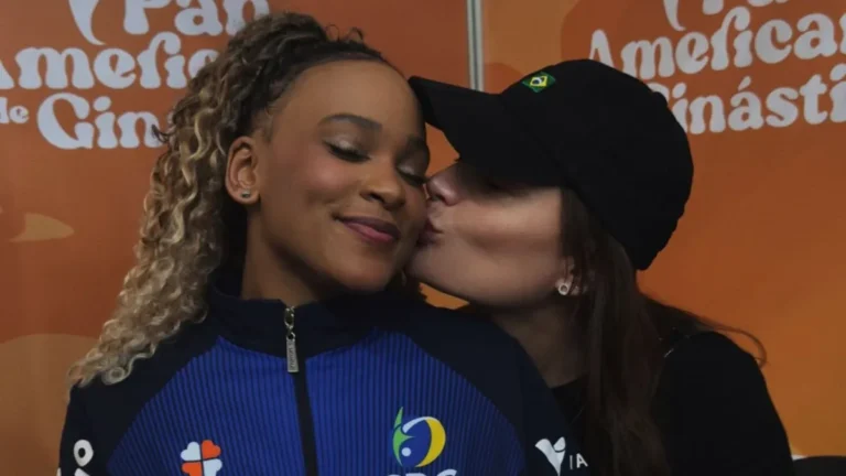 Rebeca Andrade posta foto com mulher e gera especulações