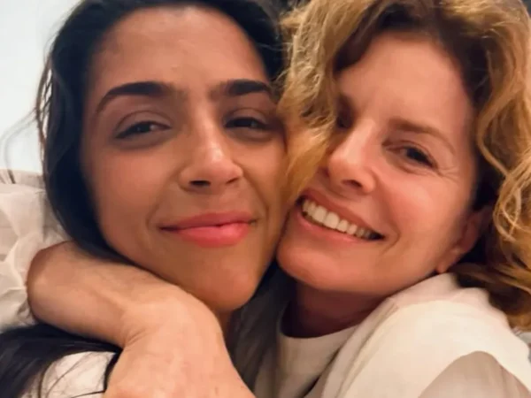 Débora Bloch se emociona com peça de Benedita Casé