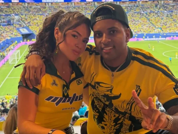 Maisa e Rodrygo: atriz acompanha jogo do Brasil com craque lesionado