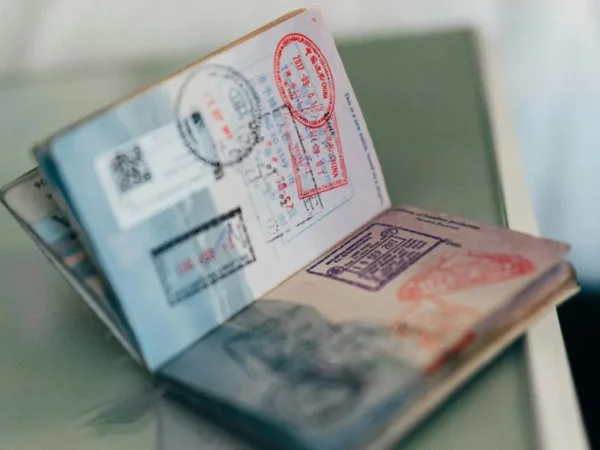 Passport Bros: quem busca ‘mulheres tradicionais’ em outros países?