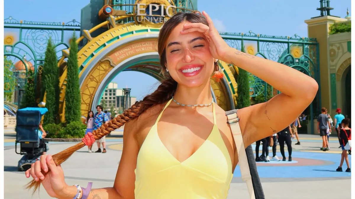 Ex-BBB Vanessa Lopes exibe barriga de fora na Flórida