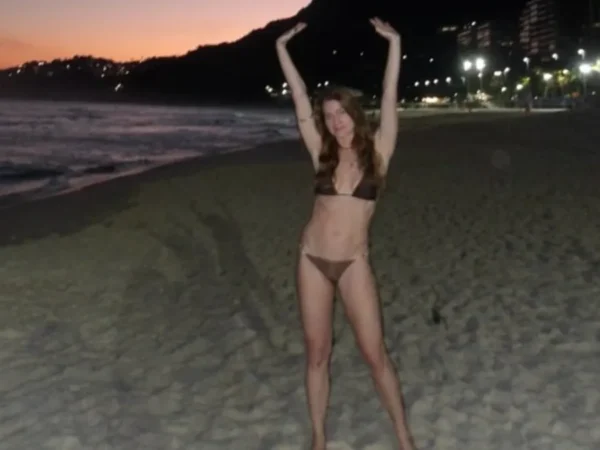 Leticia Spiller celebra Espanha na Copa: 'Deu praia e sol