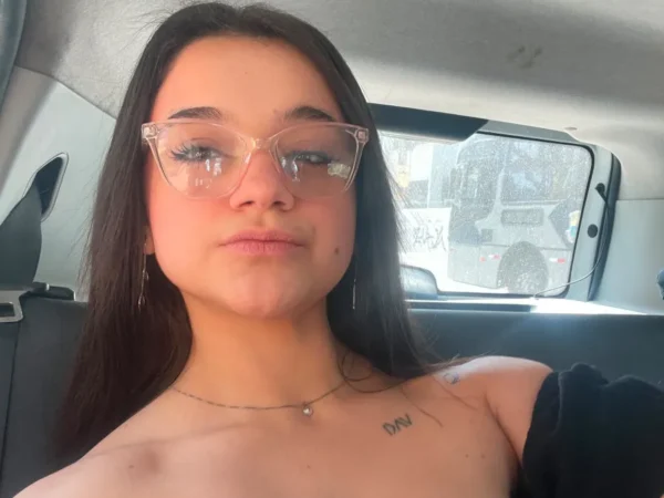 Jovem desenvolve catarata aos 16 anos após suspender insulina para emagrecer