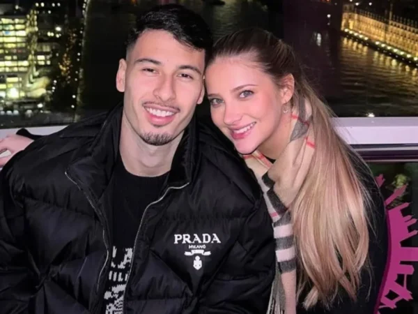 Gabriel Martinelli se casa em segredo na Grécia com Isabella Rousso