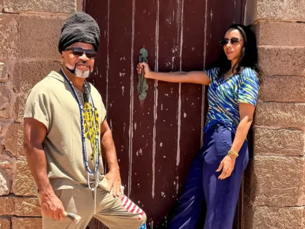 Carlinhos Brown declara-se à esposa Danielle em seu aniversário
