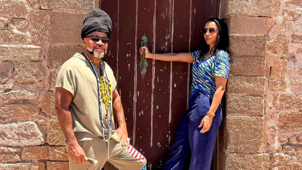 Carlinhos Brown declara-se à esposa Danielle em seu aniversário